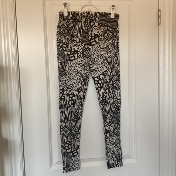 Black and white leggings size 12 - Picture 3 of 3